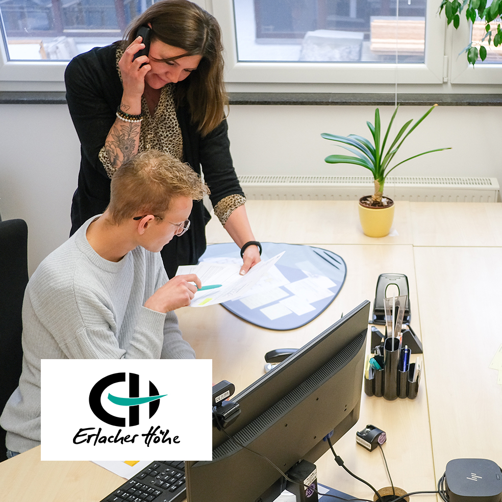 Teamarbeit in der Erlacher Höhe – effiziente Büroorganisation und unterstützende Zusammenarbeit.