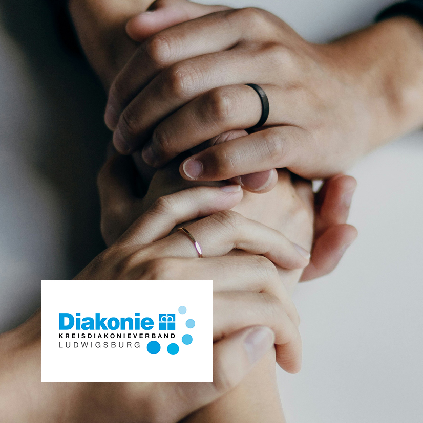 Mehrere Hände greifen unterstützend ineinander als Symbol für Zusammenhalt und menschliche Nähe. Motiv für Themen rund um Beratung, Seelsorge und soziale Unterstützung beim Kreiskirchenverband Ludwigsburg.